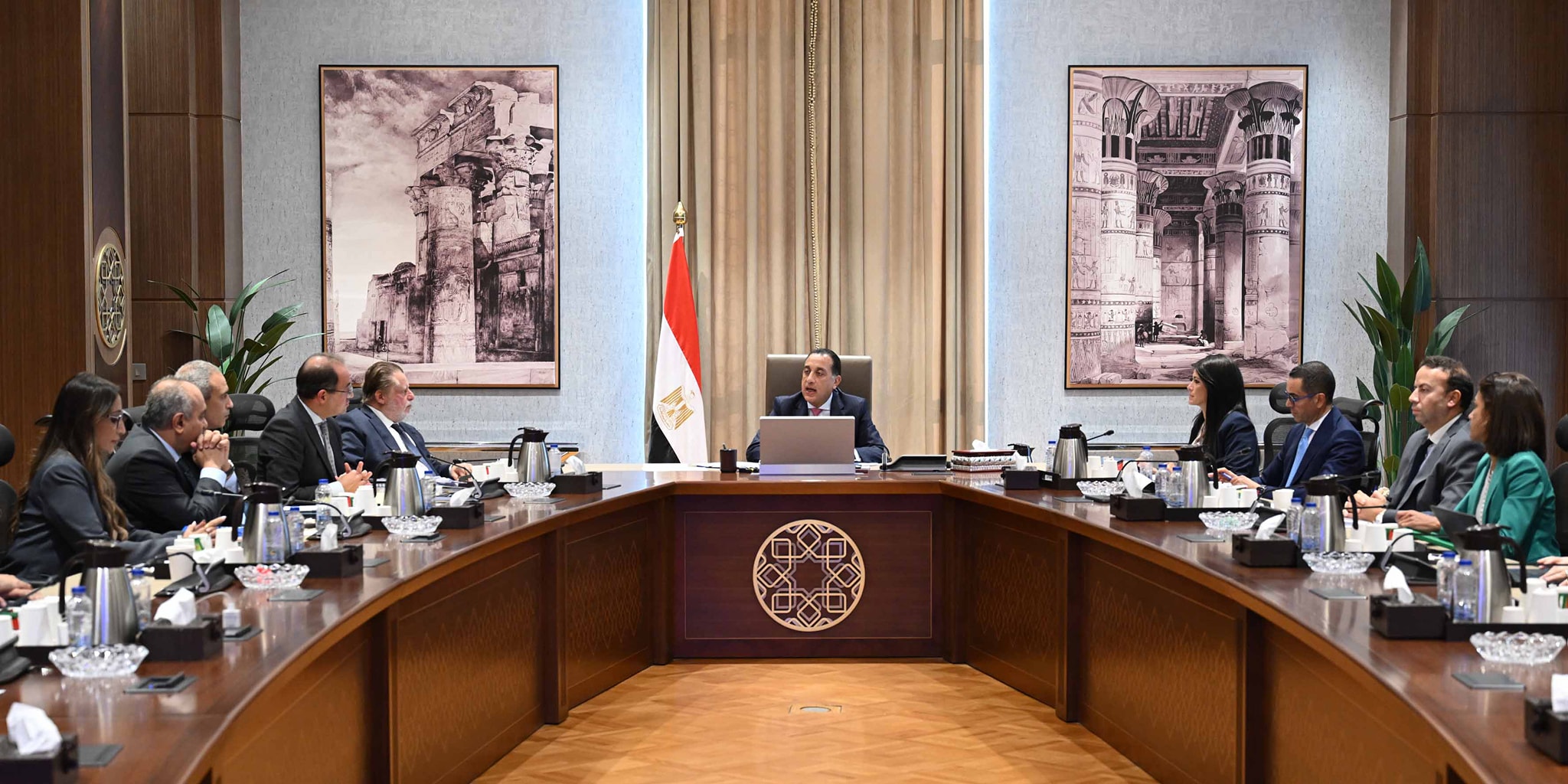 رئيس الوزراء يتابع جهود لجنة إدارة الدين العام الخارجي وتنظيم الاقتراض