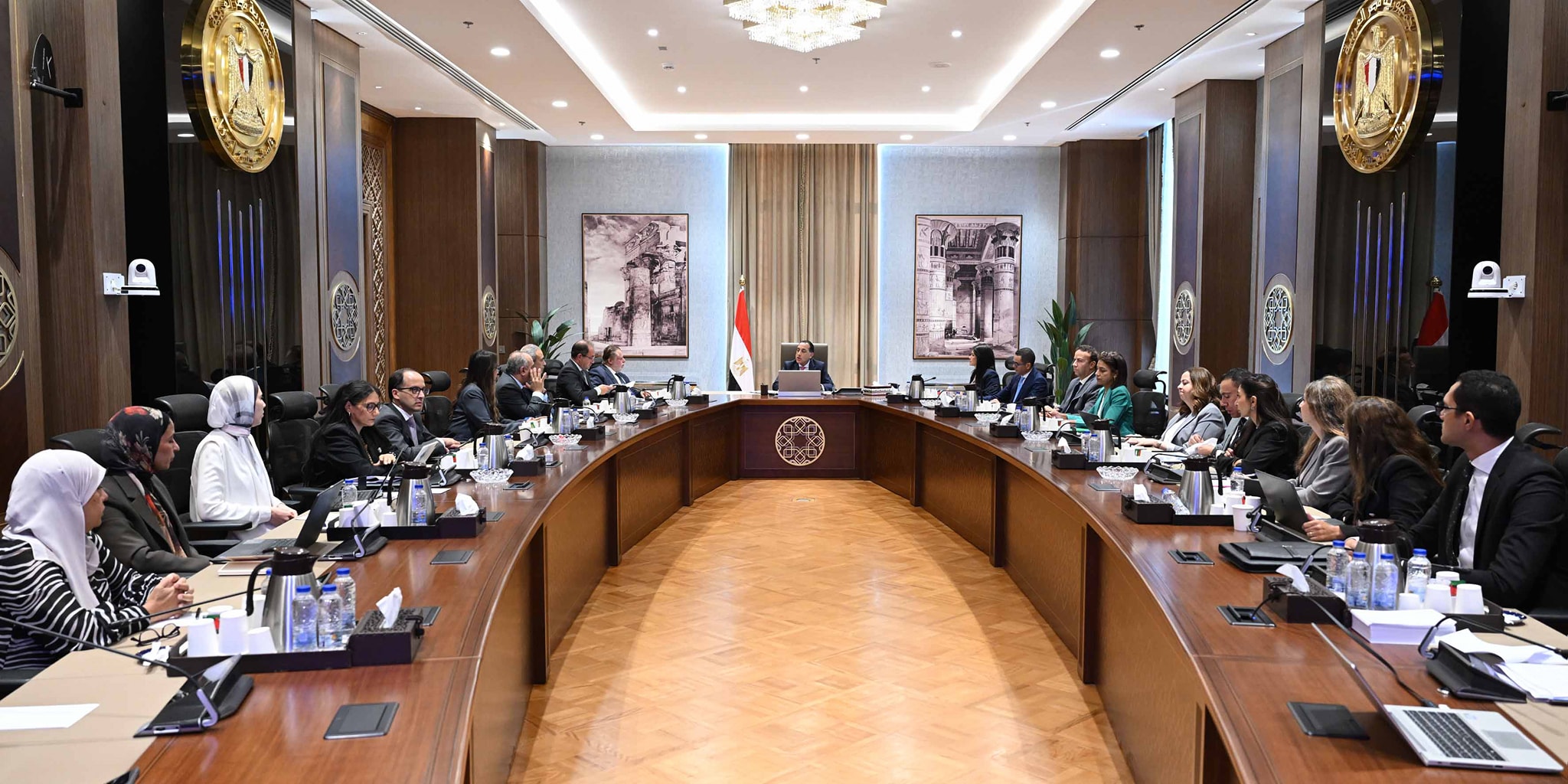 رئيس الوزراء يتابع جهود لجنة إدارة الدين العام الخارجي وتنظيم الاقتراض