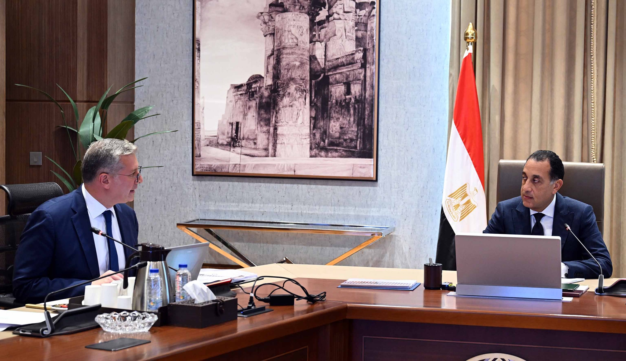 رئيس الوزراء يلتقي وزير البترول