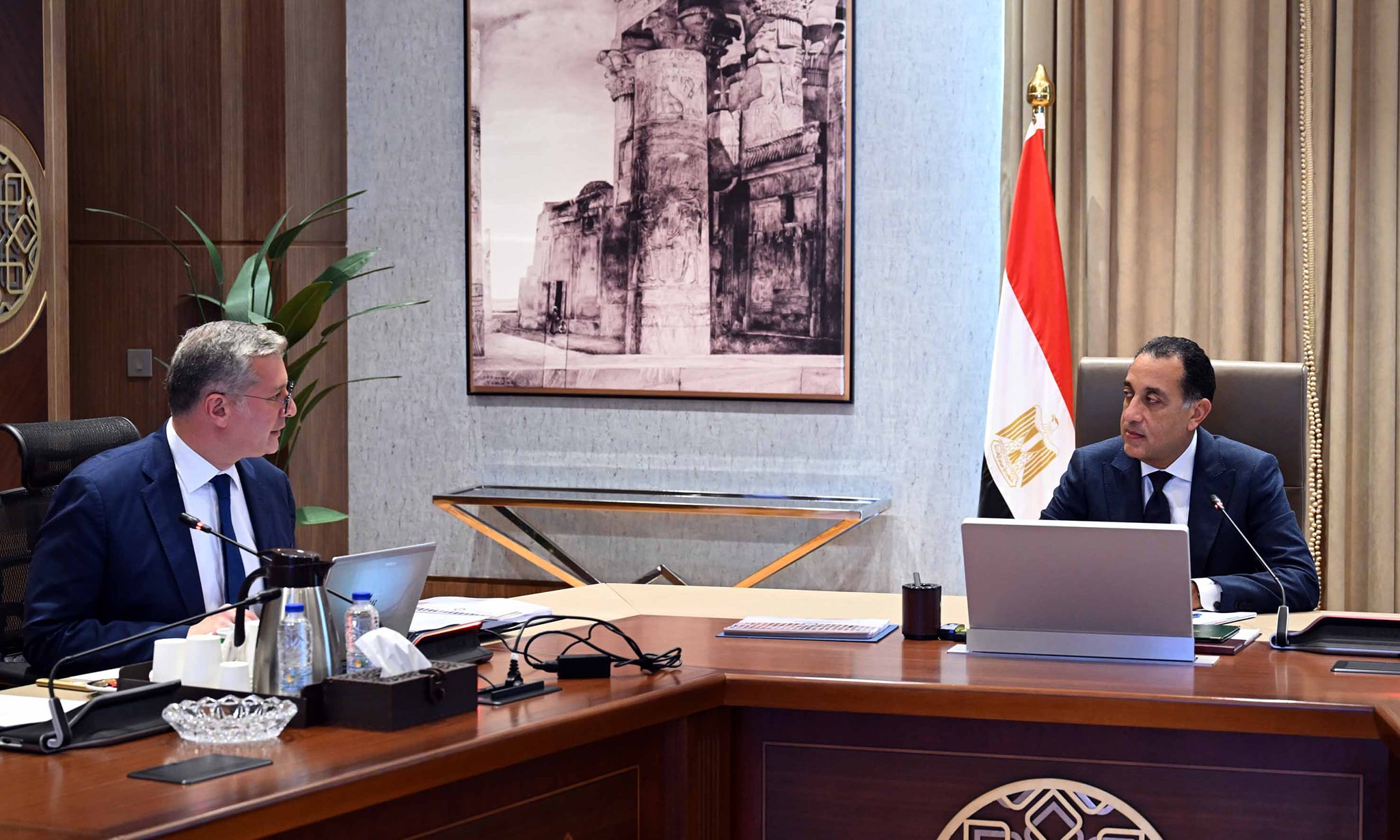رئيس الوزراء يلتقي وزير البترول