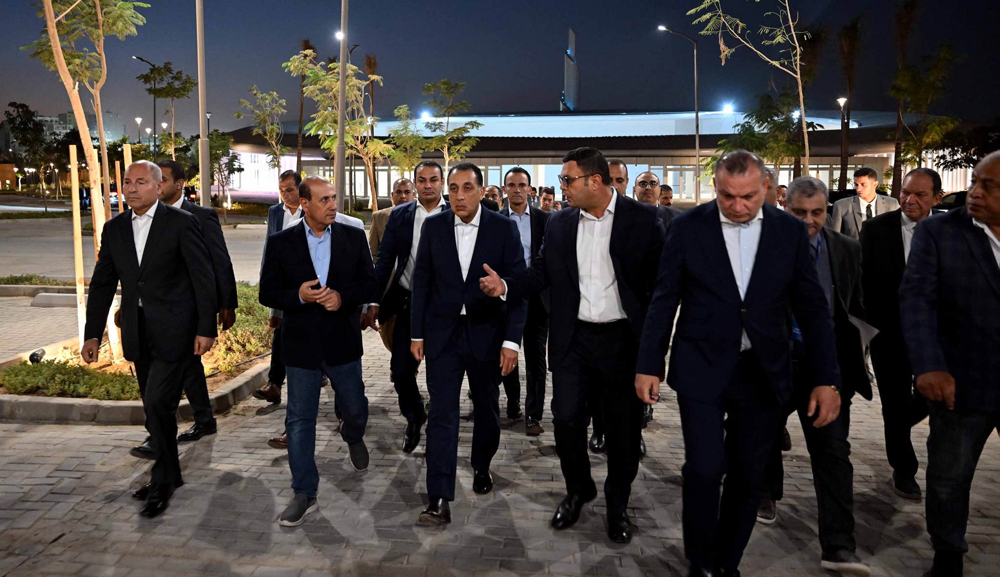 رئيس الوزراء يتفقد سير العمل بمشروع حدائق تلال الفسطاط