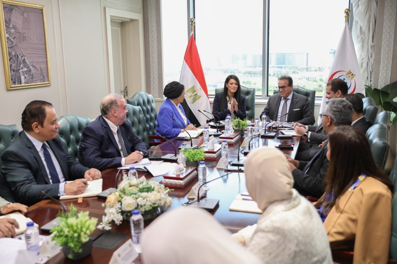 وزير الصحة في اجتماع مع وزيرة والتخطيط والتعاون الدولي