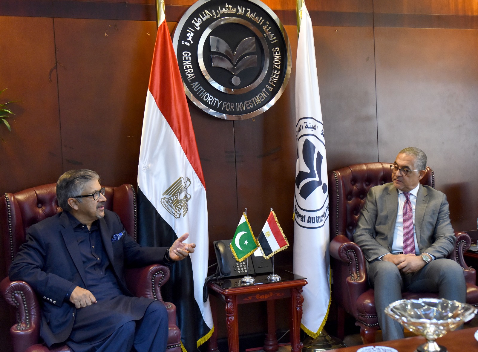 حسام هيبة يلتقي السفير الباكستاني بالقاهرة