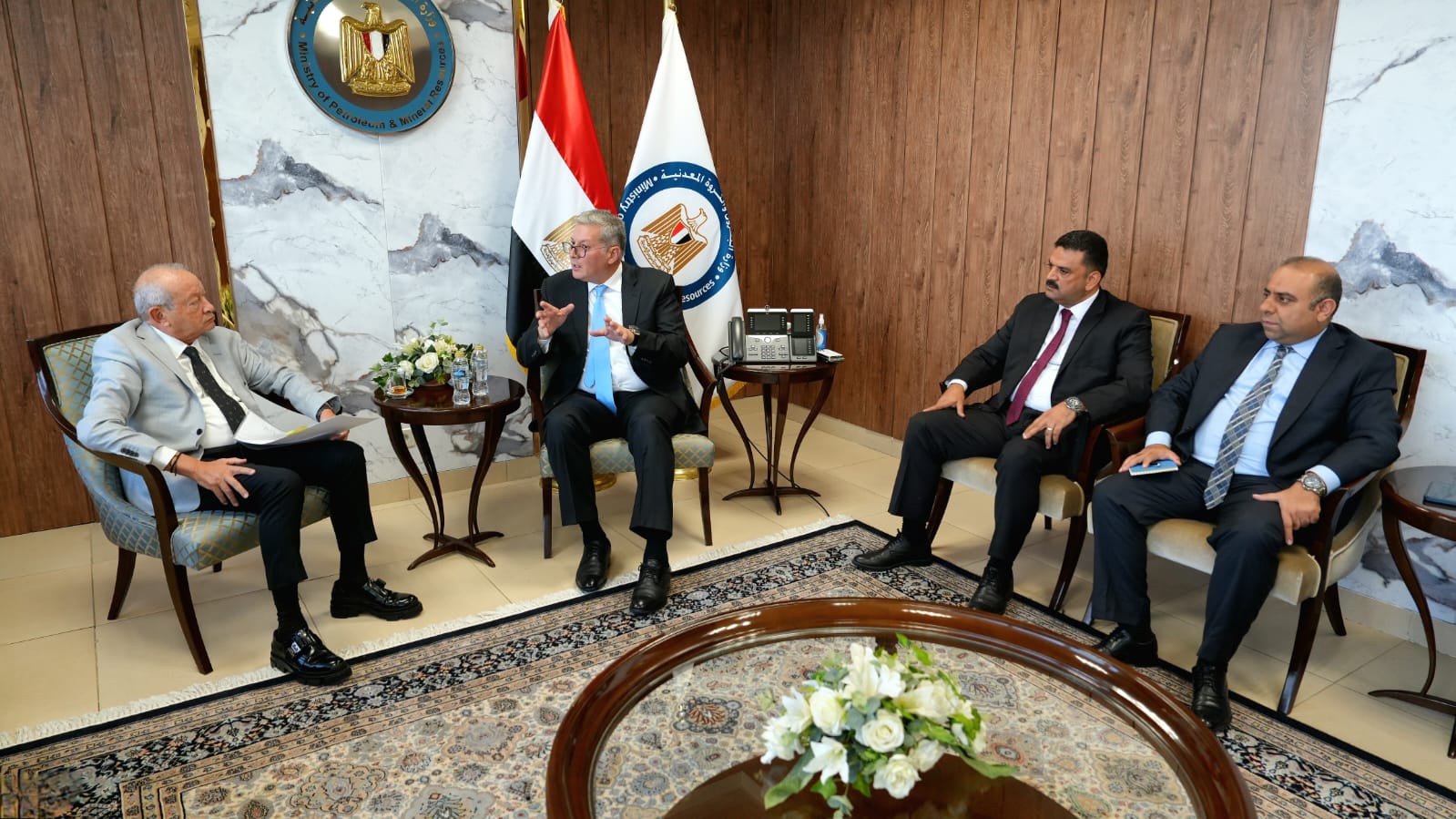 وزير البترول يجتمع مع المهندس نجيب ساويرس