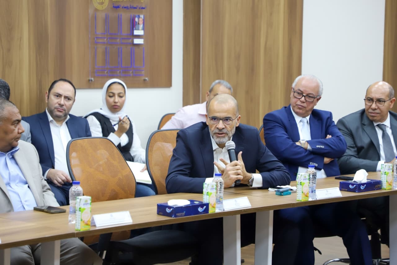 رئيس هيئة الدواء يجتمع مع عدد من ممثلي شركات التوزيع
