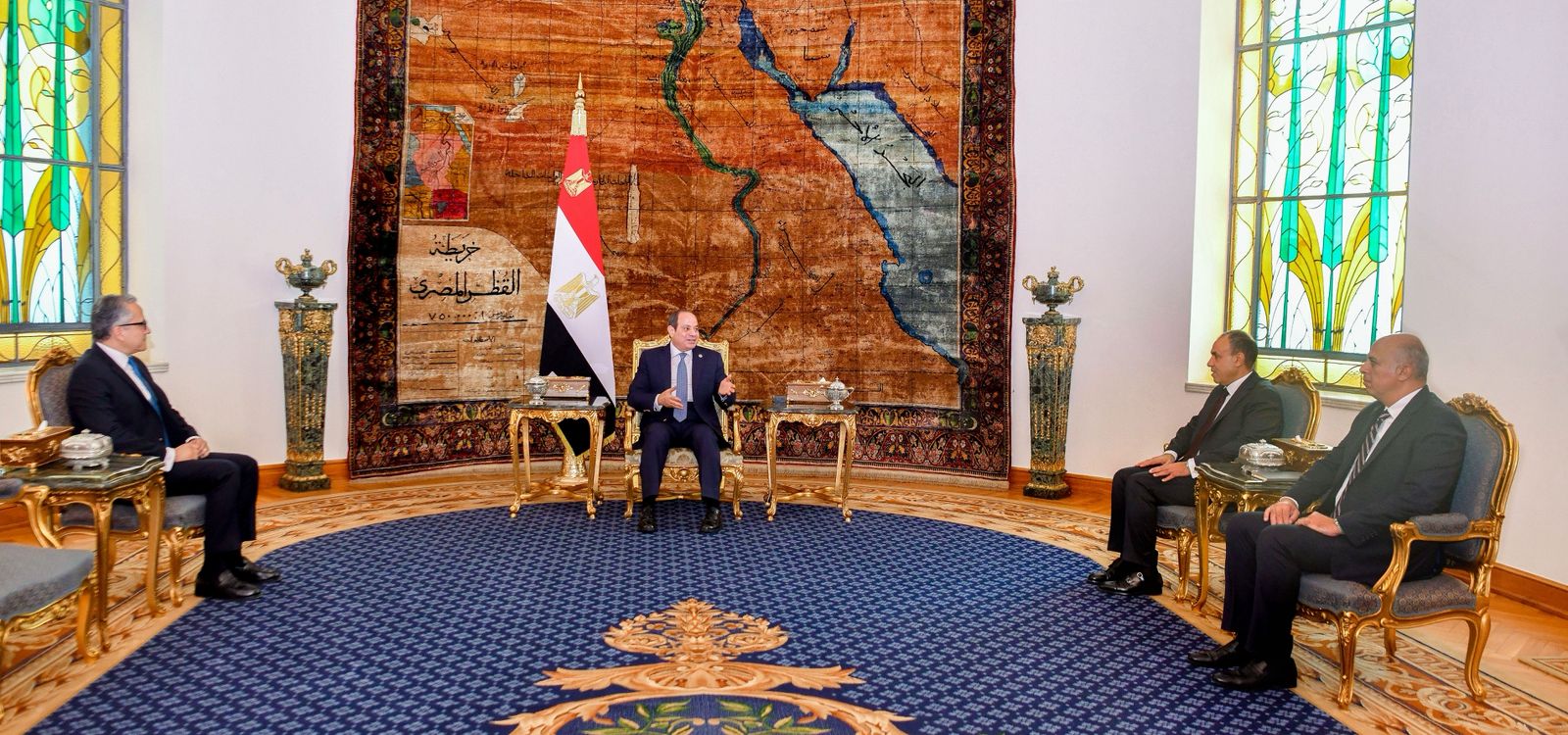 الرئيس عبد الفتاح السيسي يجتمع مع الدكتور خالد العناني