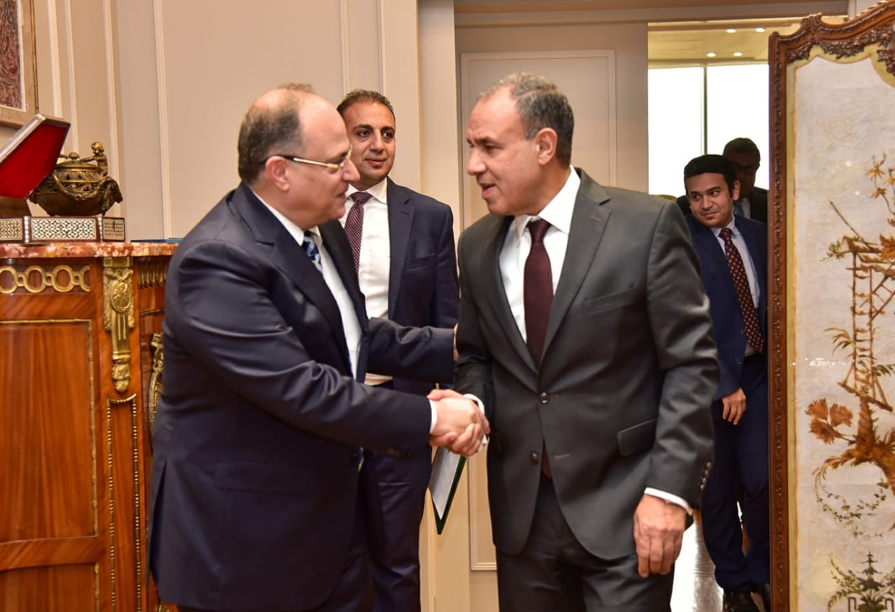 رئيس هيئة الدواء المصرية يعقد اجتماعاً مع وزير الخارجية