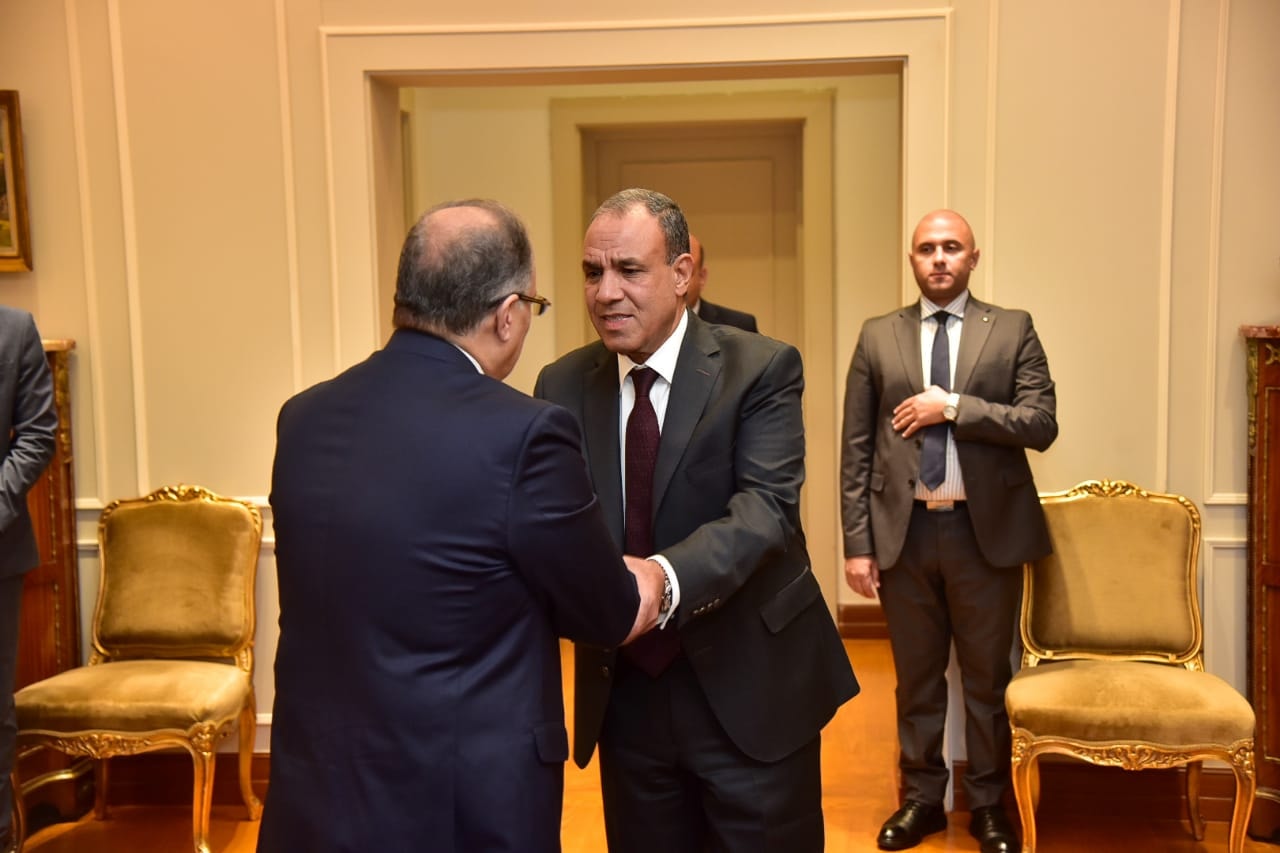 رئيس هيئة الدواء المصرية يعقد اجتماعاً مع وزير الخارجية