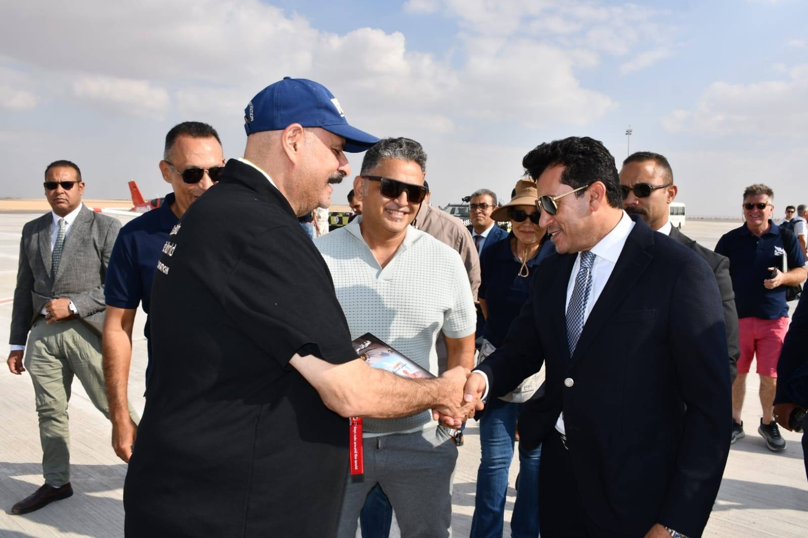 وزير الشباب والرياضة يشهد انطلاق رالي الطائرات