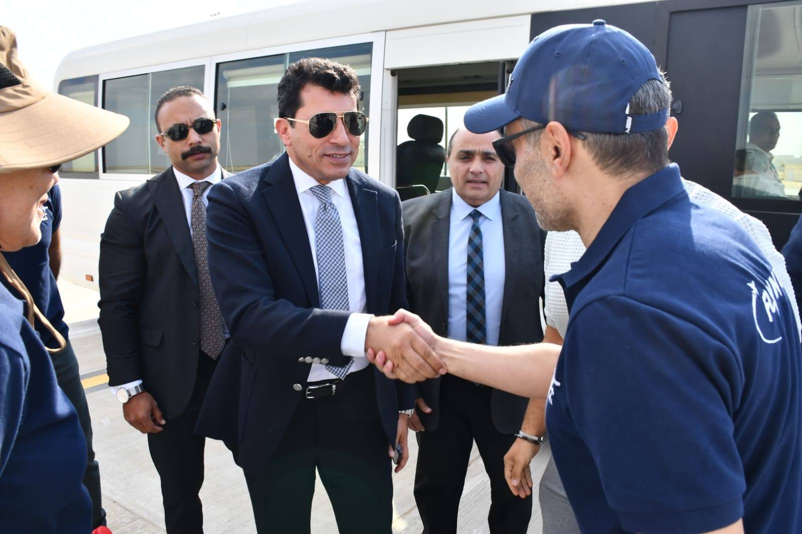 وزير الشباب والرياضة يشهد انطلاق رالي الطائرات