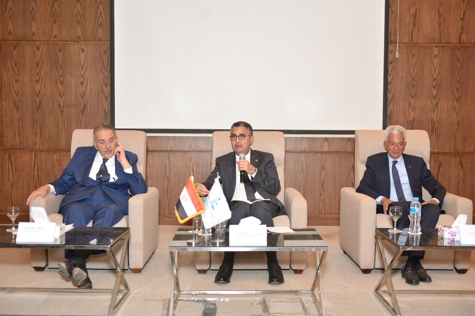 وزير التموين يجتمع مع رئيس الاتحاد العام للغرف التجارية