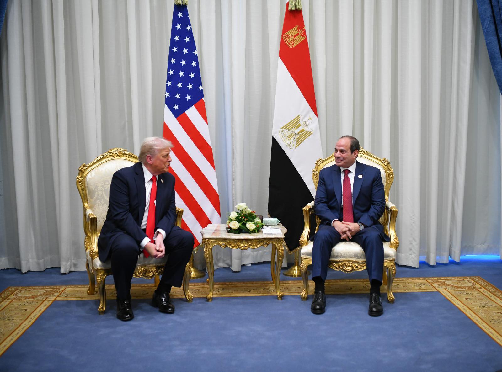 السيسي يستقبل نظيره الأمريكي