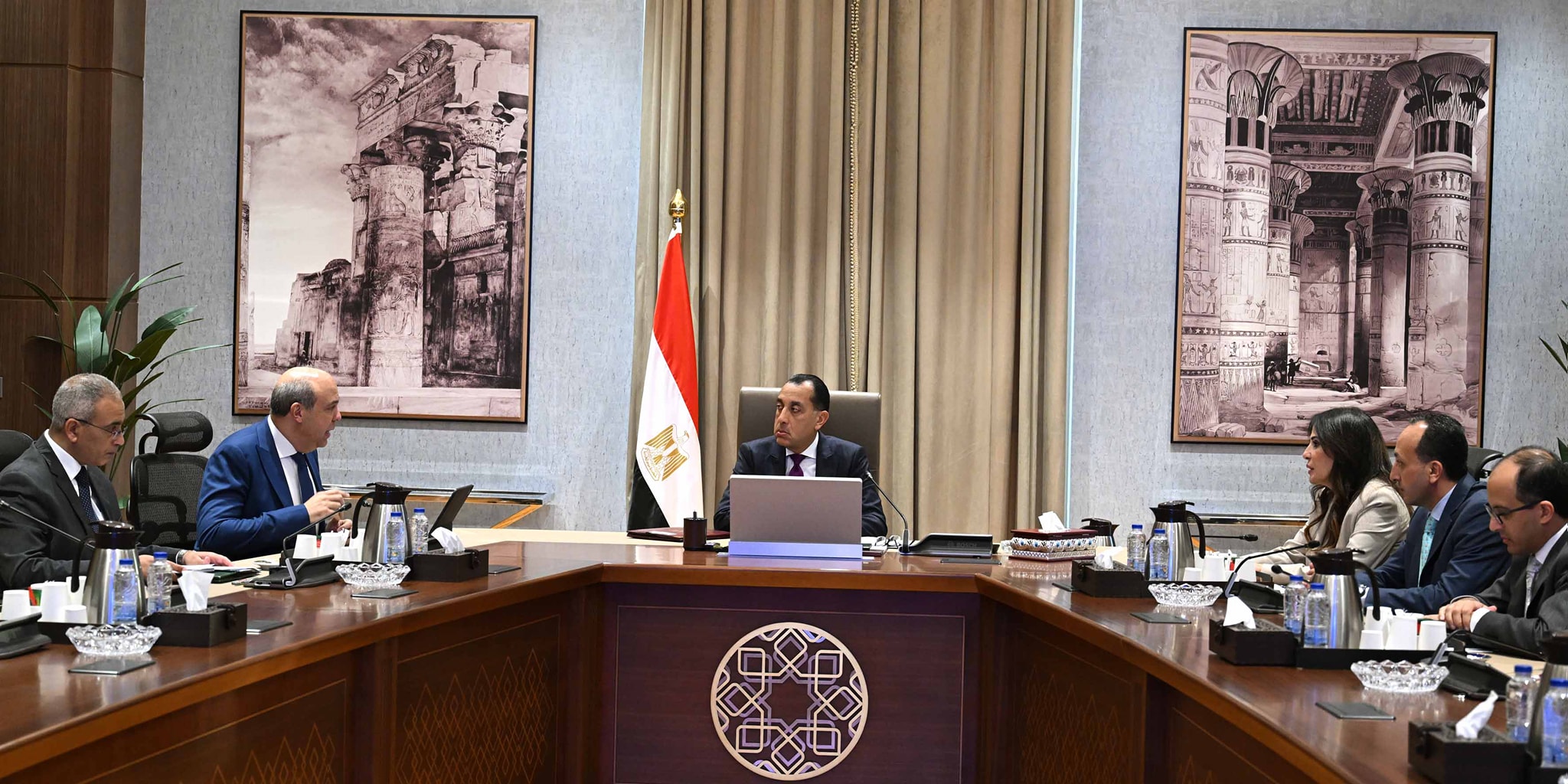 رئيس الوزراء يلتقي وزير الطيران المدني