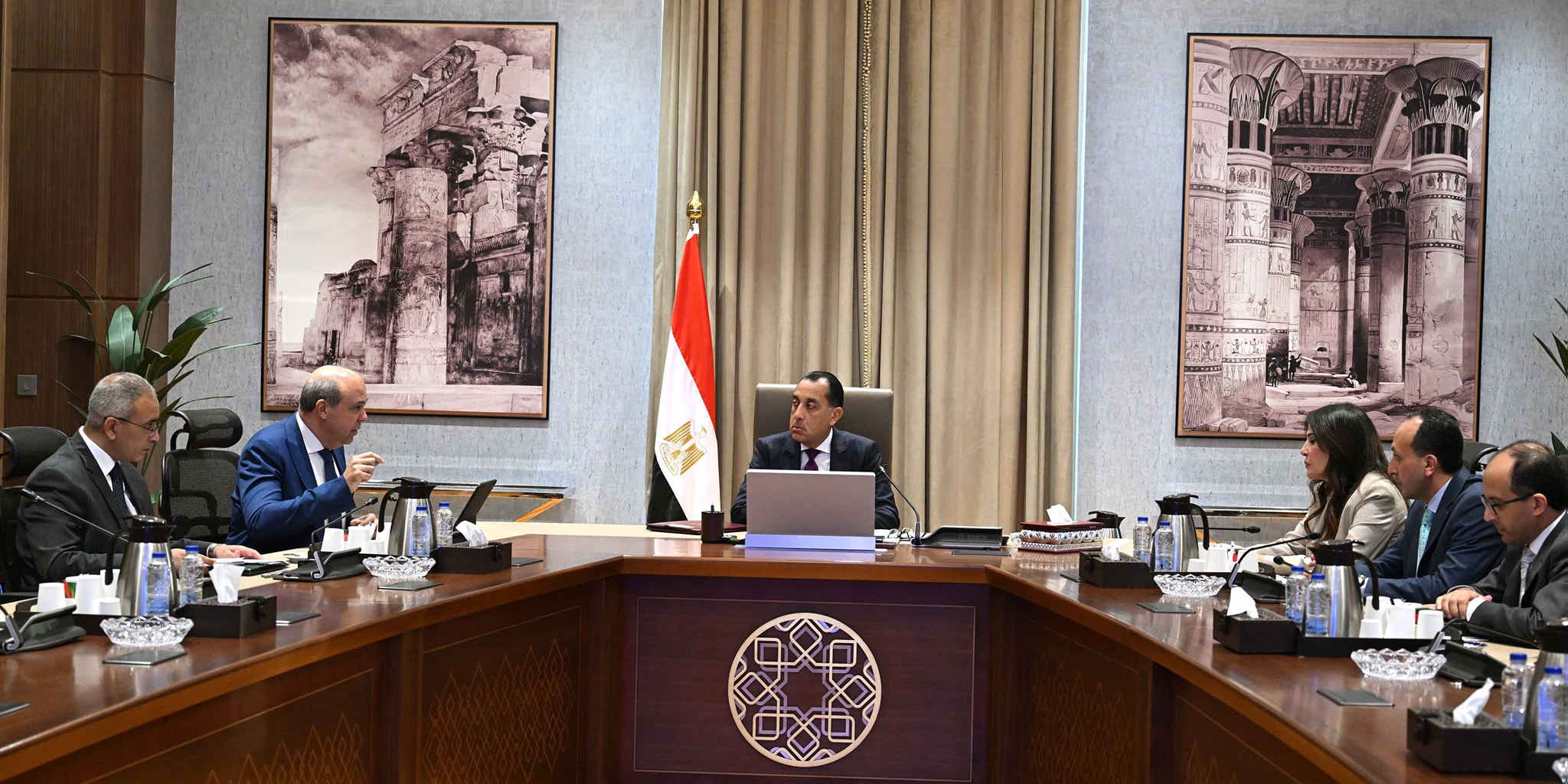 رئيس الوزراء يلتقي وزير الطيران المدني