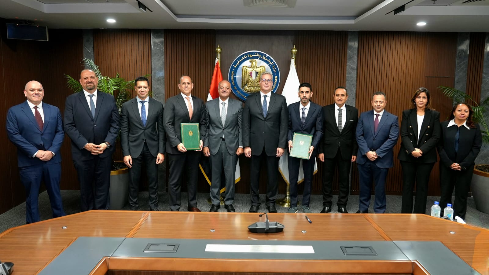 وزير البترول يشهد توقيع عقد أعمال الحفر بين بي بي وفالاريس