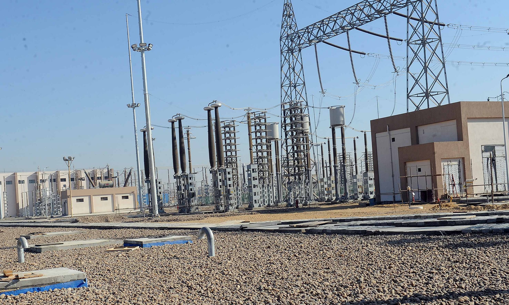 مدبولي يتابع مراحل الاختبار لمحطة الربط الكهربائي المصري السعودي