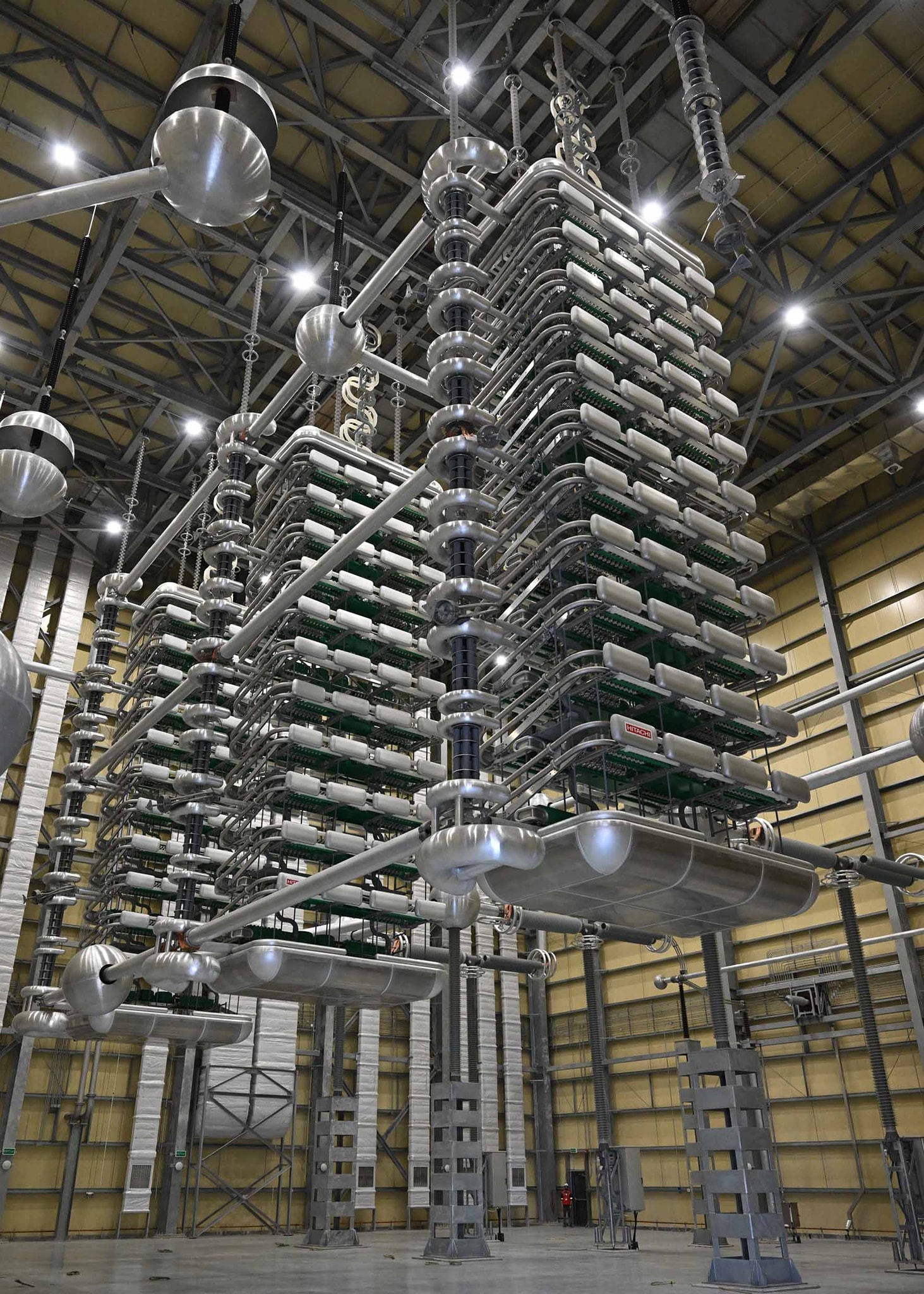 مدبولي يتابع مراحل الاختبار لمحطة الربط الكهربائي المصري السعودي