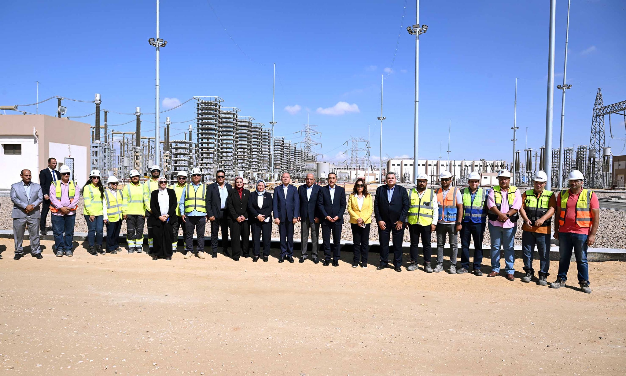 مدبولي يتابع مراحل الاختبار لمحطة الربط الكهربائي المصري السعودي