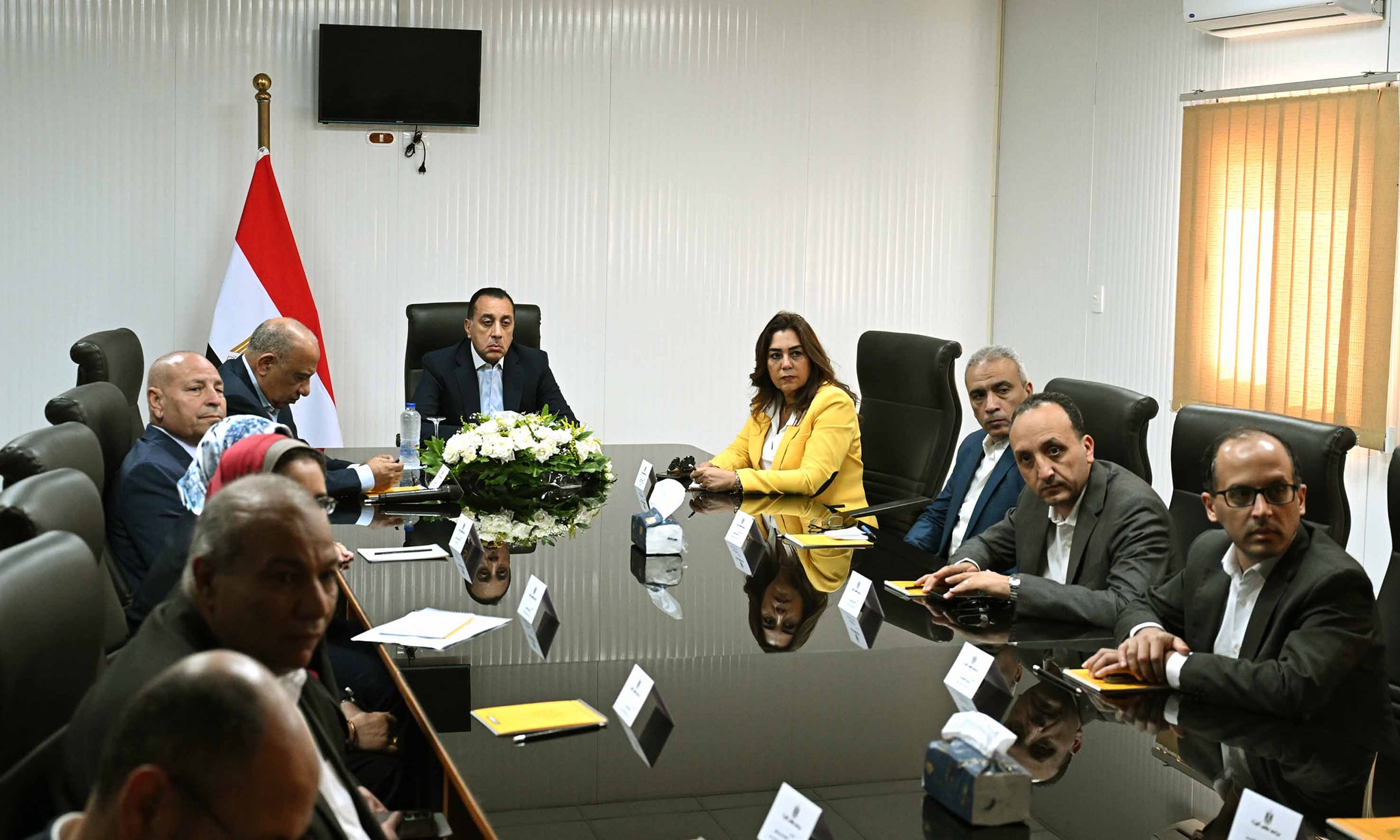 مدبولي يتابع مراحل الاختبار لمحطة الربط الكهربائي المصري السعودي