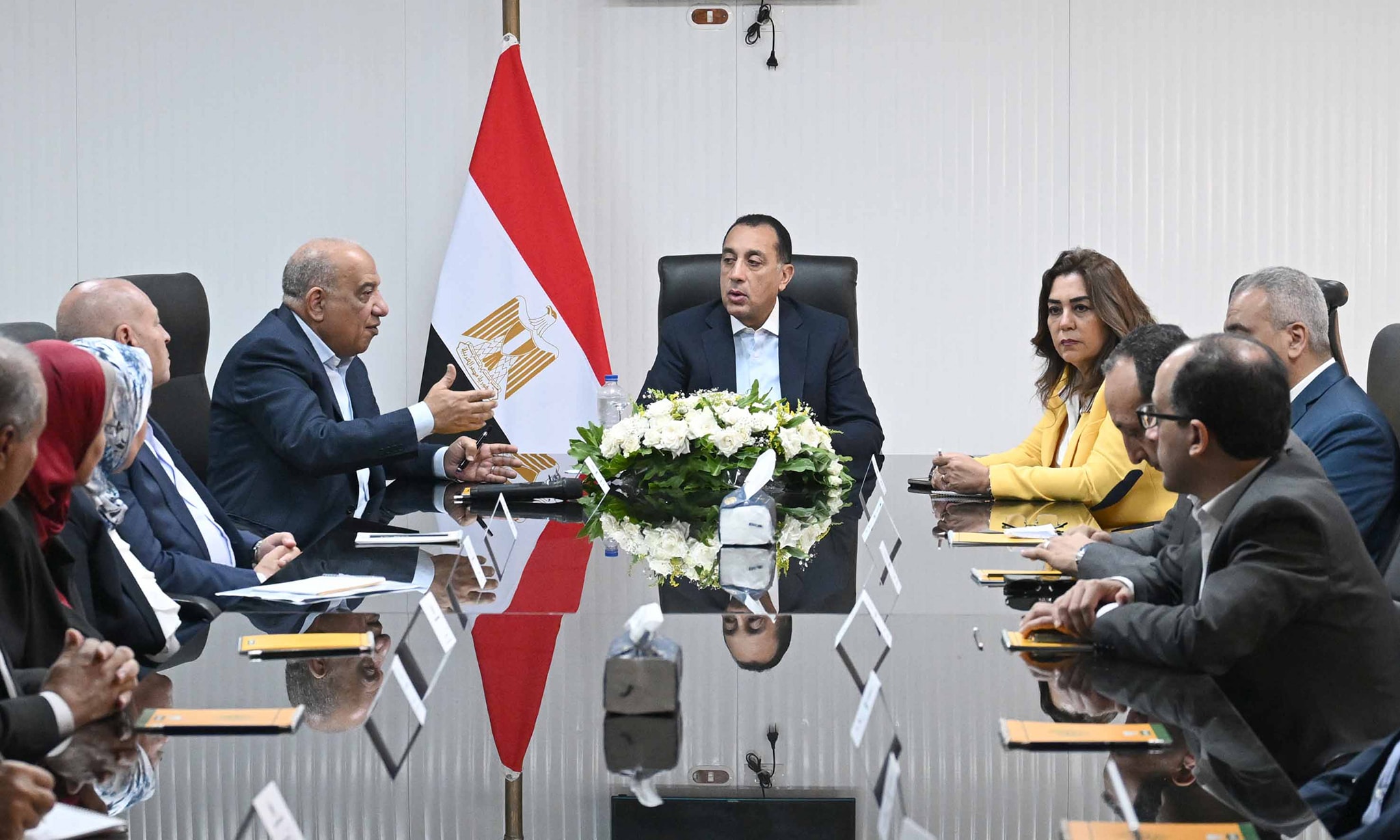 مدبولي يتابع مراحل الاختبار لمحطة الربط الكهربائي المصري السعودي