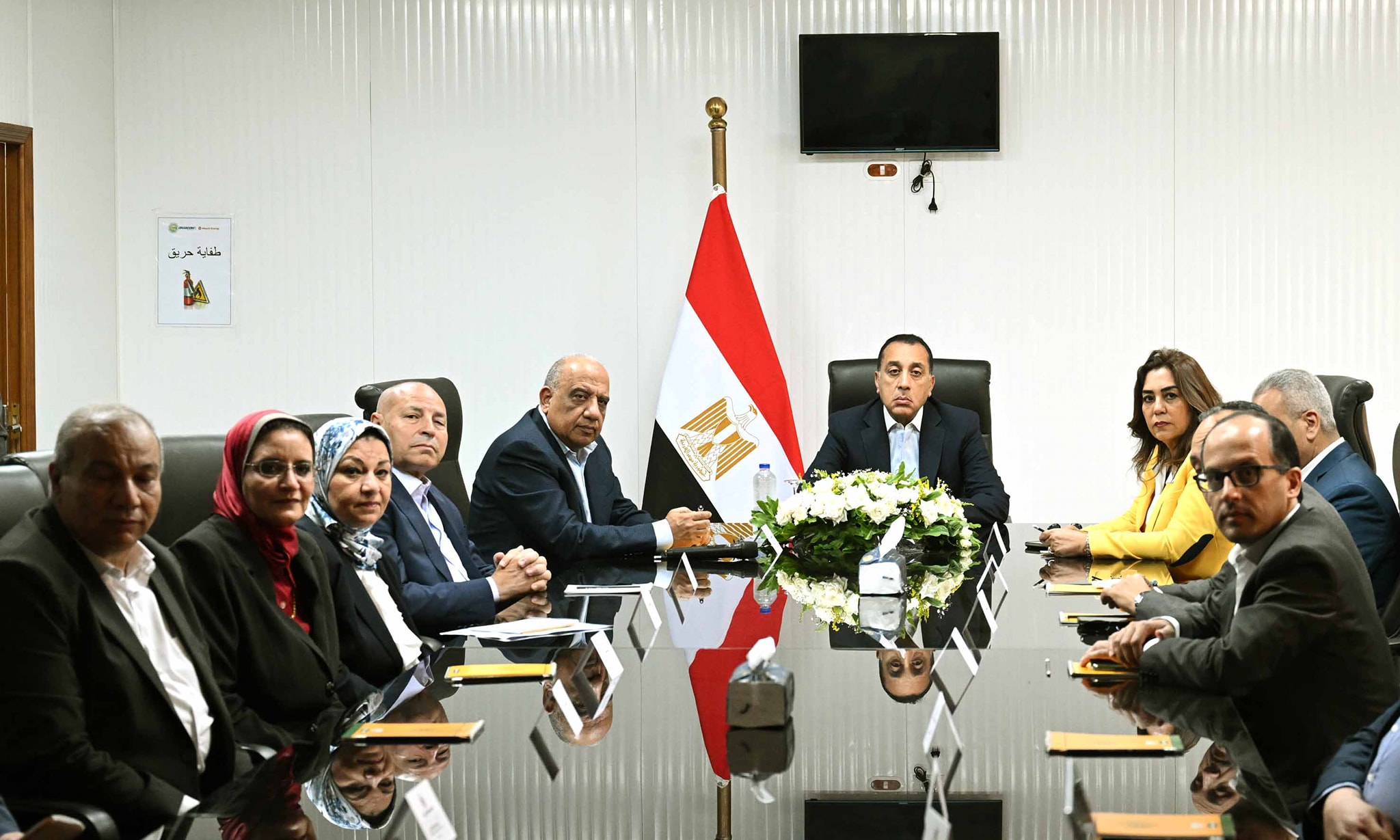 مدبولي يتابع مراحل الاختبار لمحطة الربط الكهربائي المصري السعودي