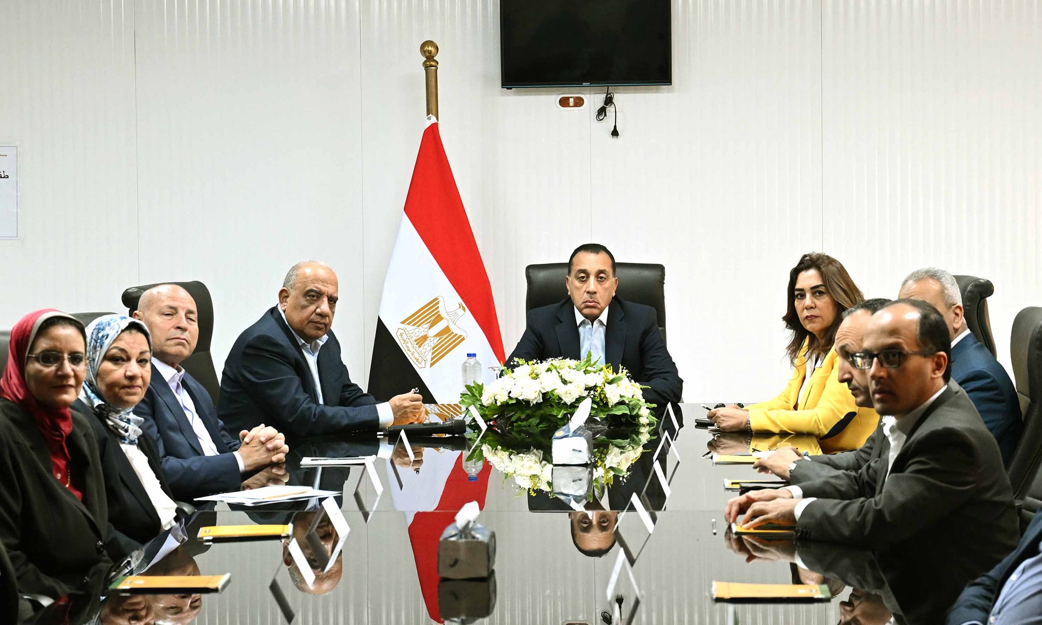 مدبولي يتابع مراحل الاختبار لمحطة الربط الكهربائي المصري السعودي