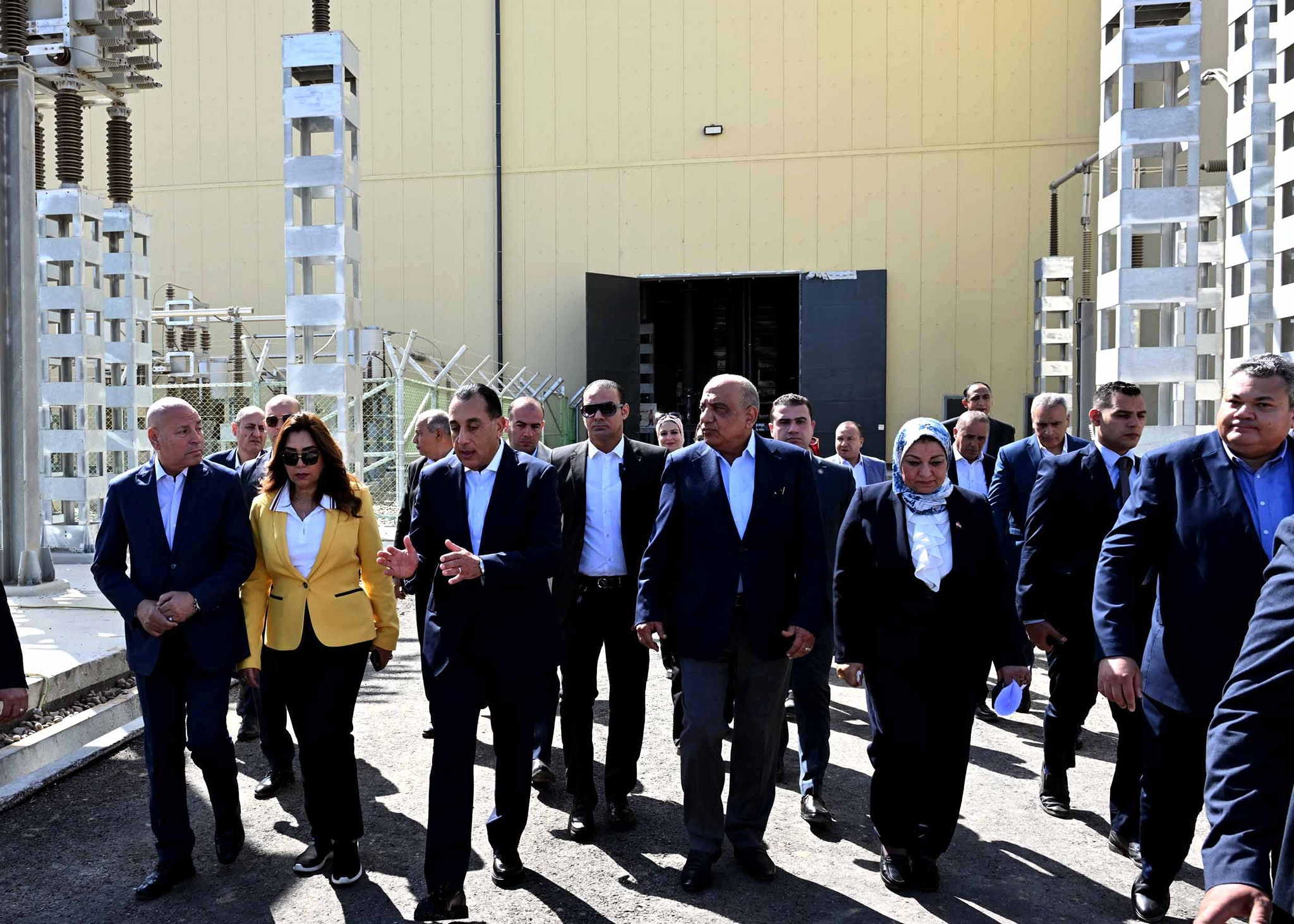 مدبولي يتابع مراحل الاختبار لمحطة الربط الكهربائي المصري السعودي