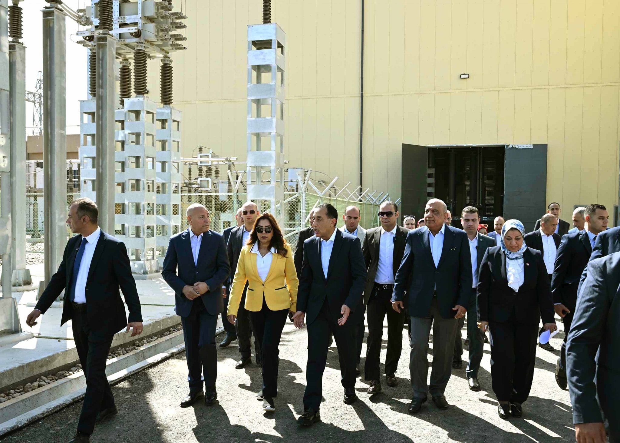 مدبولي يتابع مراحل الاختبار لمحطة الربط الكهربائي المصري السعودي
