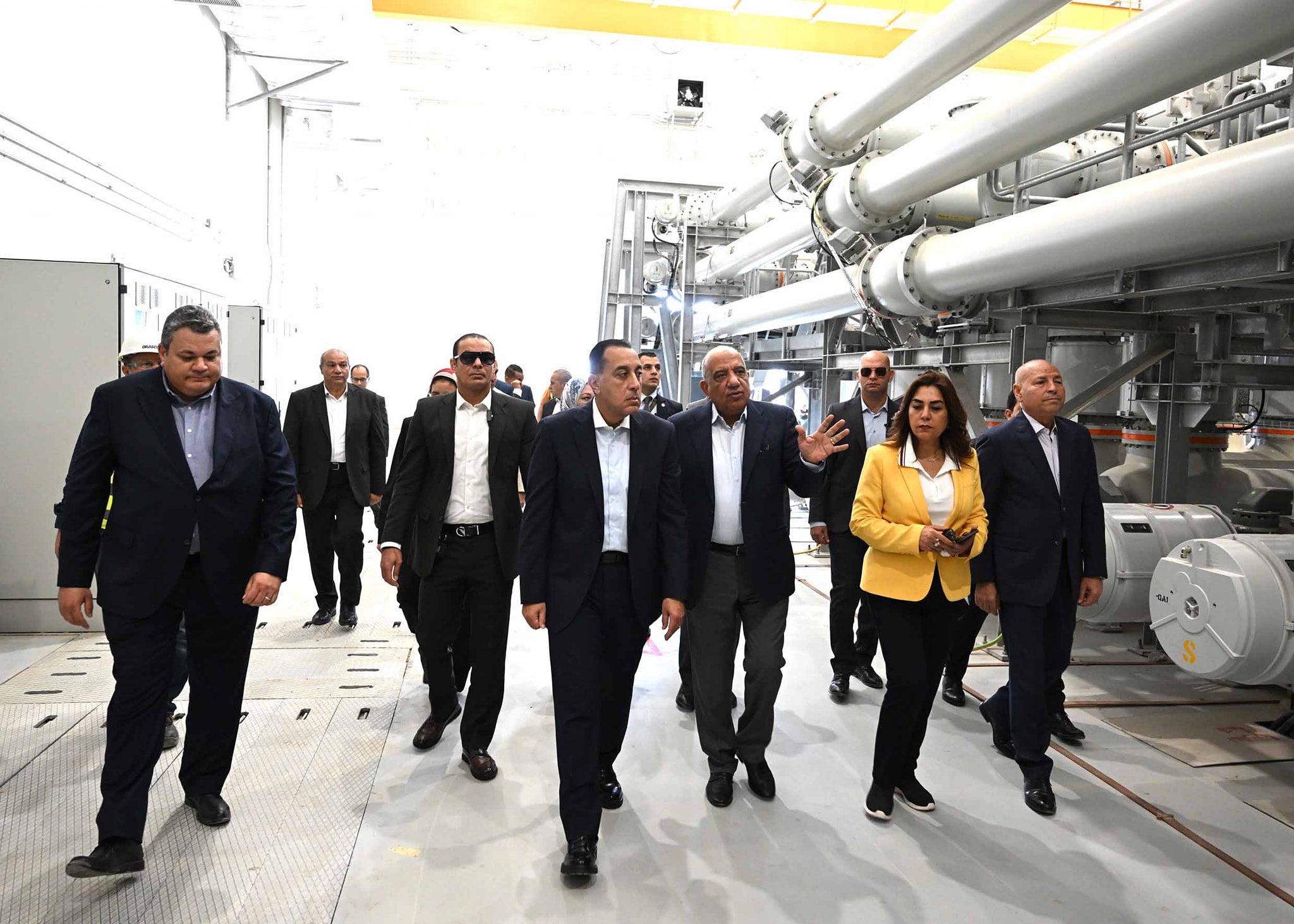 مدبولي يتابع مراحل الاختبار لمحطة الربط الكهربائي المصري السعودي