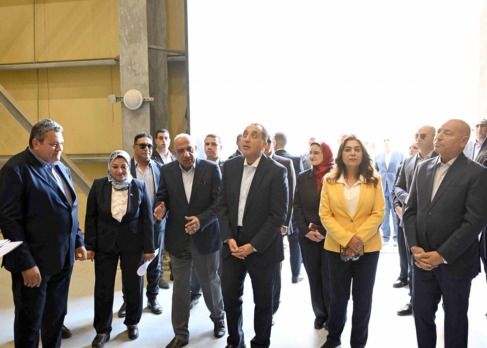 مدبولي يتابع مراحل الاختبار لمحطة الربط الكهربائي المصري السعودي