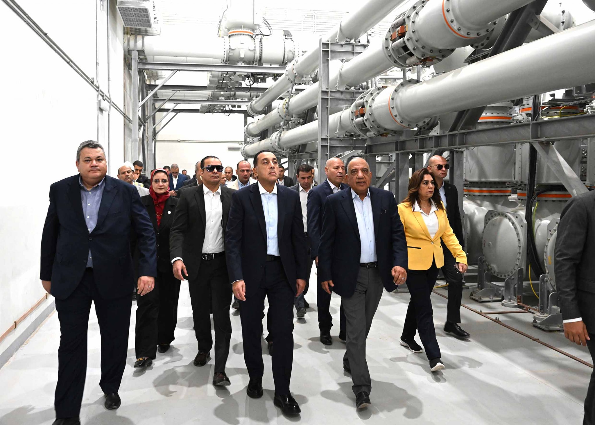 مدبولي يتابع مراحل الاختبار لمحطة الربط الكهربائي المصري السعودي