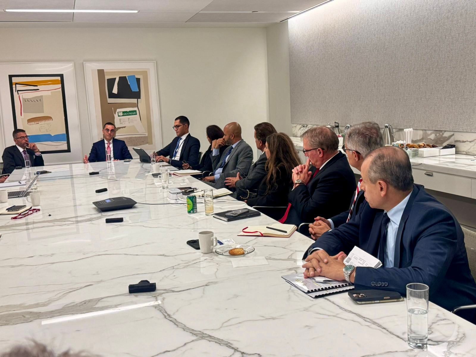 وزير الاستثمار يجتمع مع ممثلي شركة DLA Piper العالمية