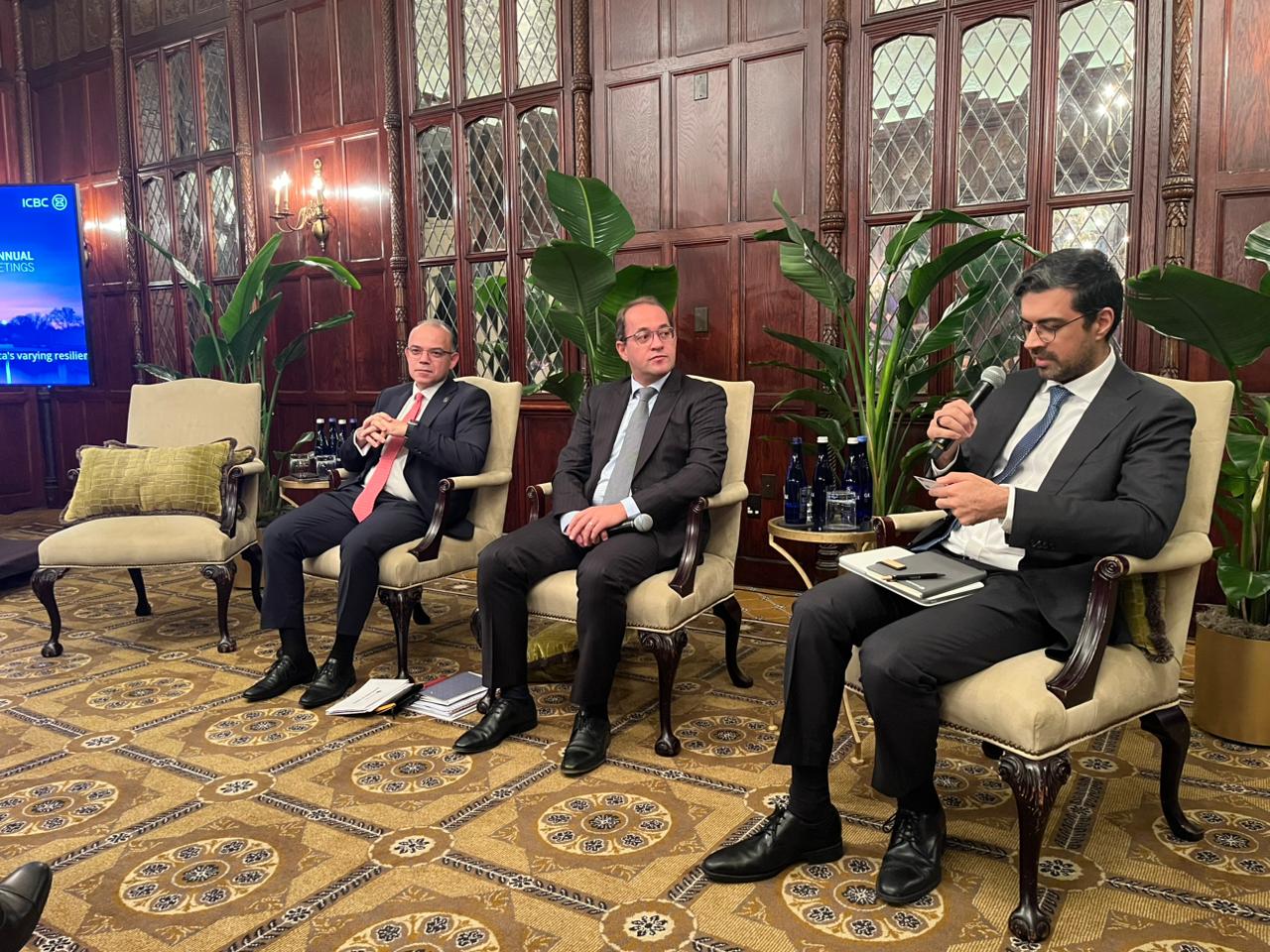 محمد فريد يستعرض جهود تطوير القطاع المالي غير المصرفي