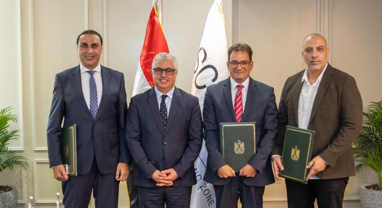وليد جمال الدين يشهد توقيع عقد مشروع شركة انفينيتي فابريك