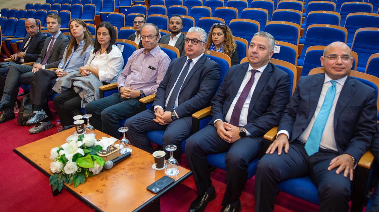 رئيس اقتصادية قناة السويس يستقبل وفدًا من كبرى الشركات الهولندية