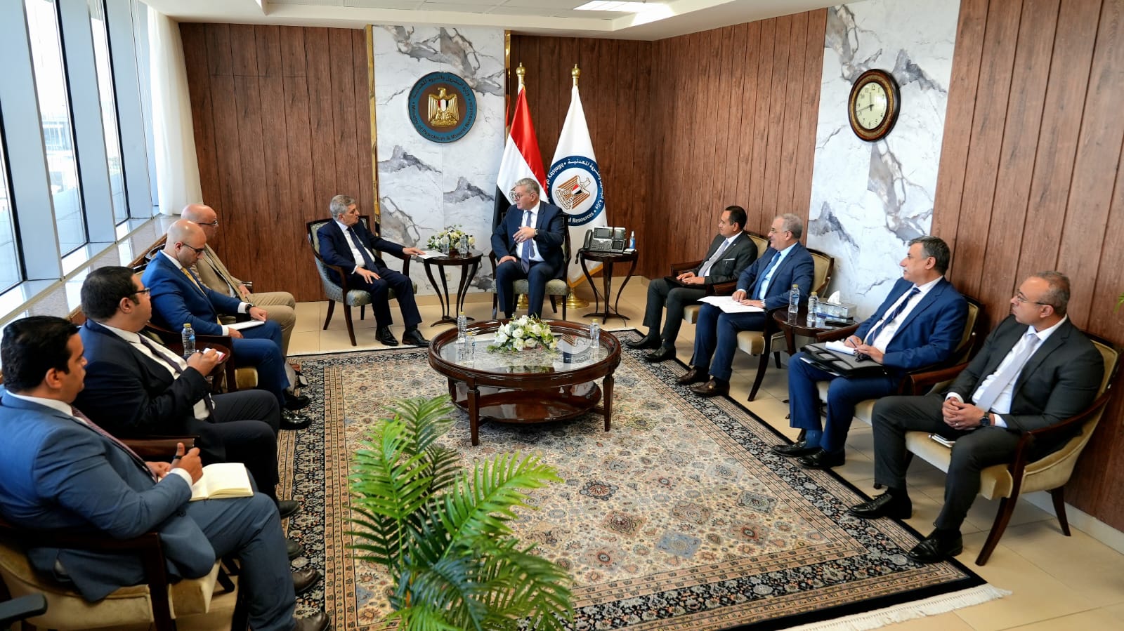وزير البترول يجتمع مع رئيس هيئة قناة السويس
