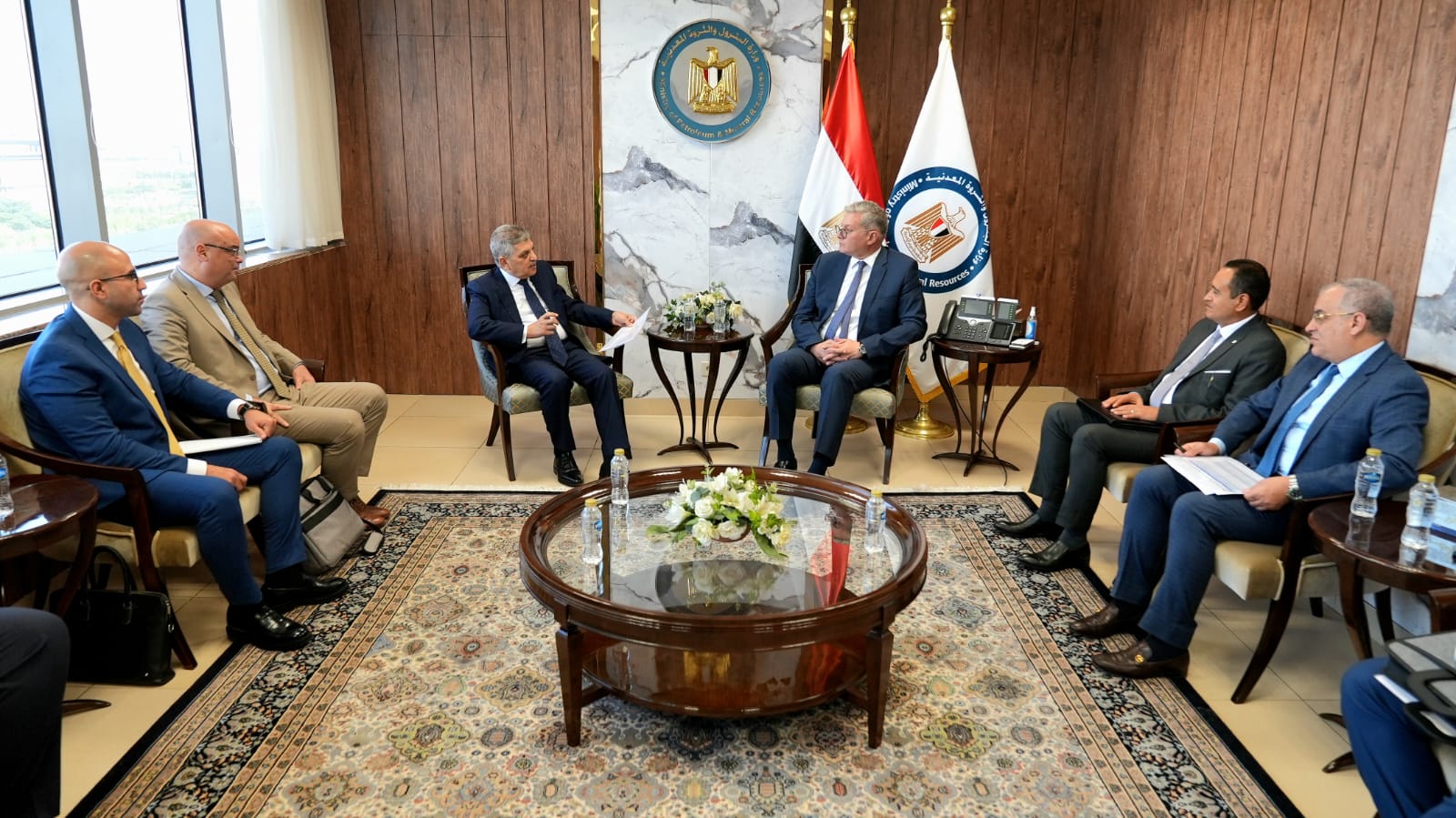 وزير البترول يجتمع مع رئيس هيئة قناة السويس