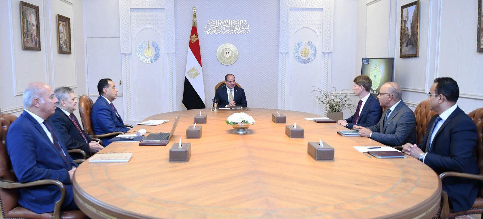 السيسي مع رئيس ميرسك وهيئة قناة السويس