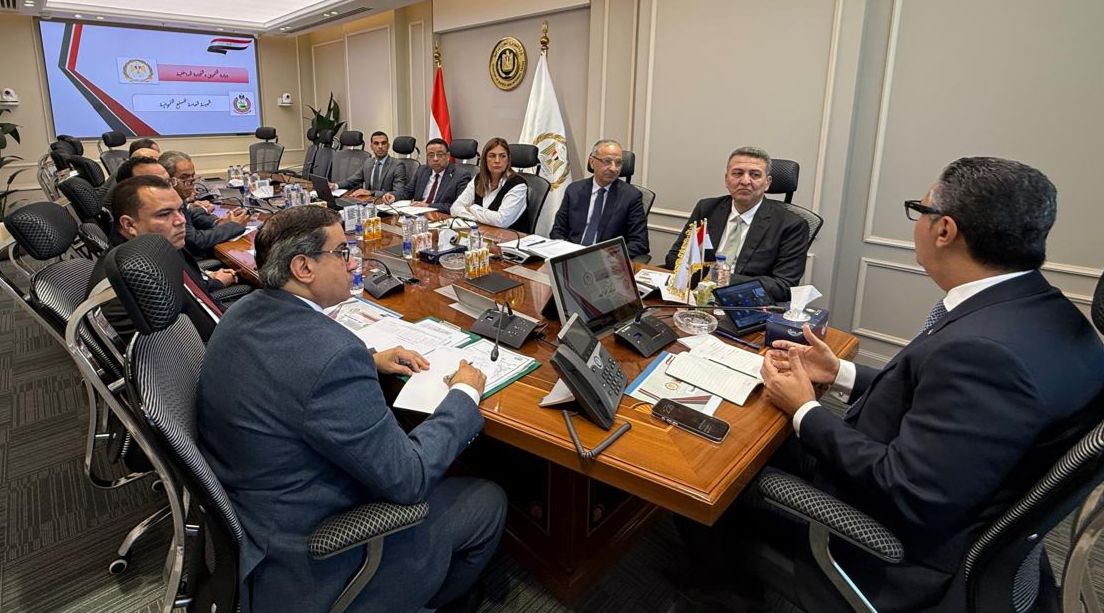 وزير التموين يترأس اجتماع غرفة العمليات المركزية