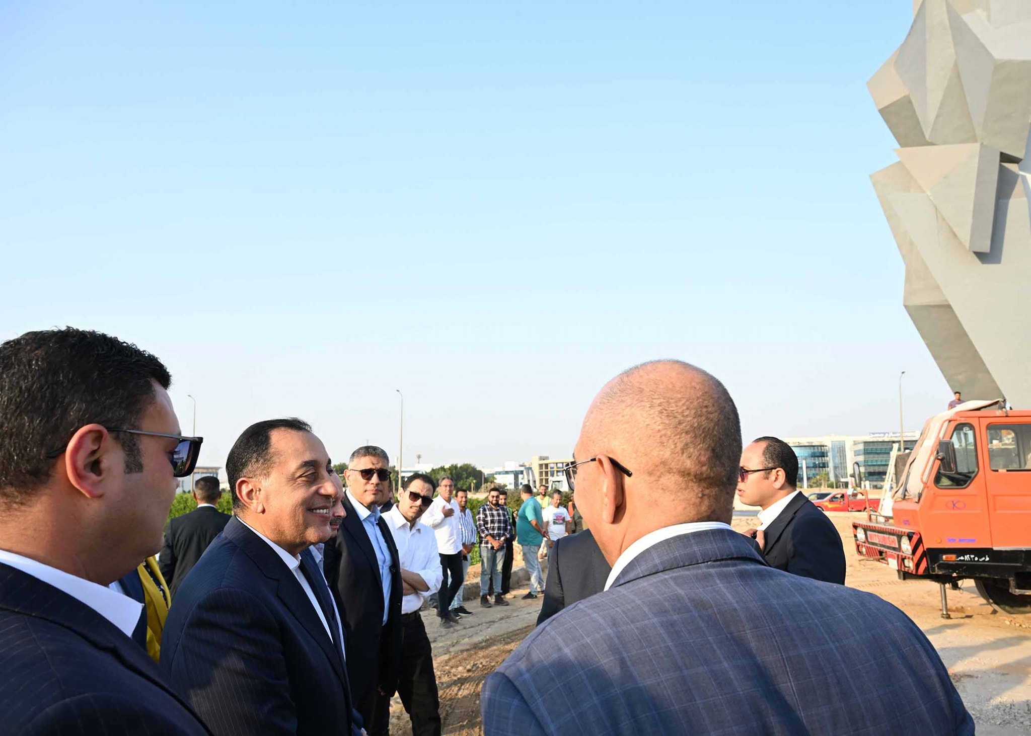 مدبولي يتابع تطوير المنطقة المحيطة بالمتحف المصري الكبير