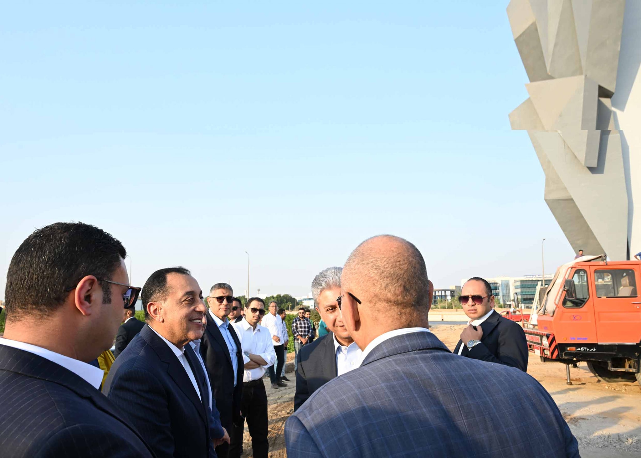 مدبولي يتابع تطوير المنطقة المحيطة بالمتحف المصري الكبير