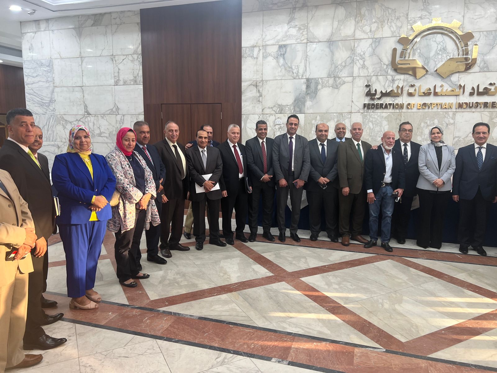 رئيس مصلحة الضرائب تلتقي ممثلي اتحاد الصناعات المصرية
