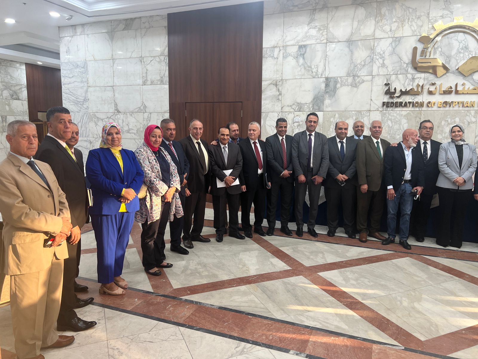 رئيس مصلحة الضرائب تلتقي ممثلي اتحاد الصناعات المصرية