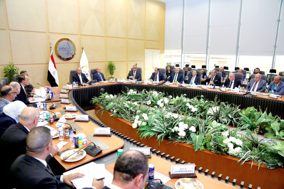الوزير يترأس اجتماع شركة الاتحاد العربي للنقل البري والسياحة