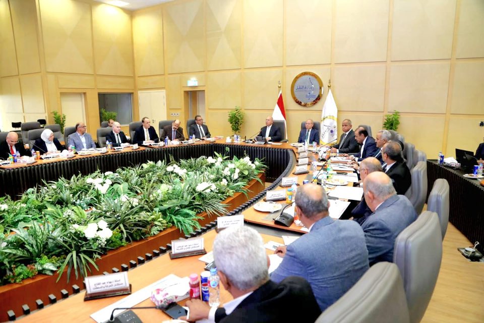 الوزير يترأس اجتماع شركة الاتحاد العربي للنقل البري والسياحة