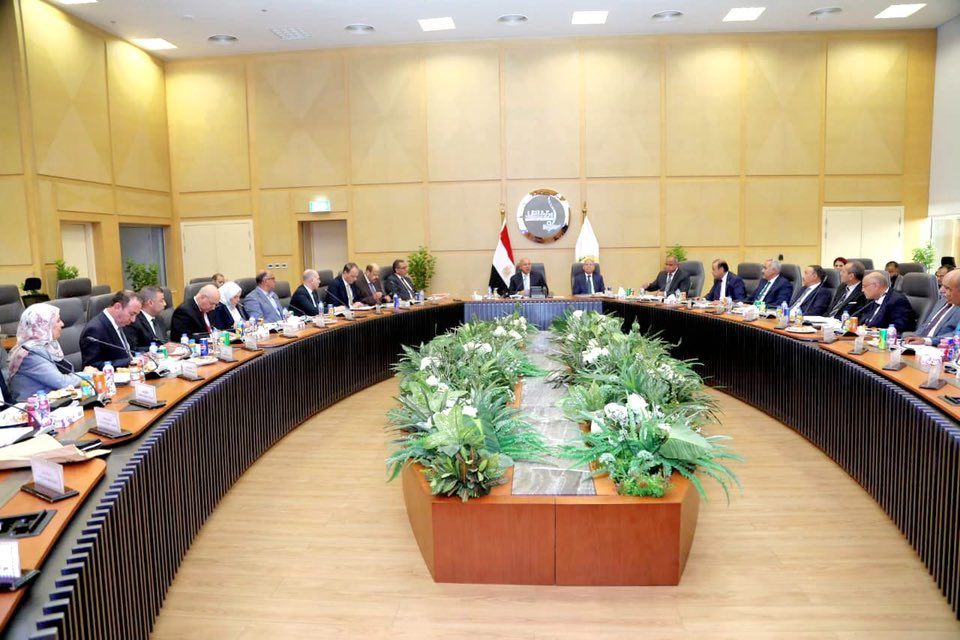 الوزير يترأس اجتماع شركة الاتحاد العربي للنقل البري والسياحة