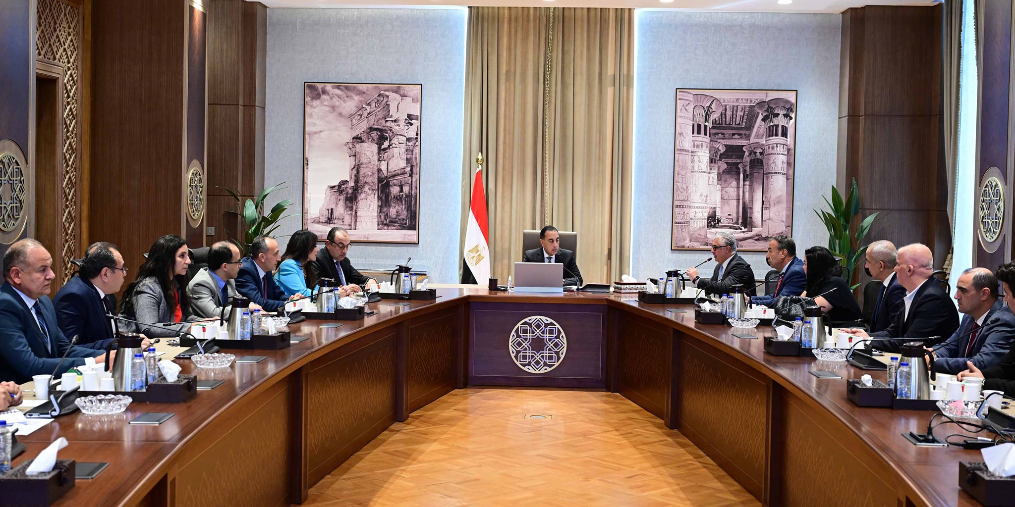 رئيس الوزراء يلتقى رئيس مجلس إدارة مجموعة أروجلو القابضة