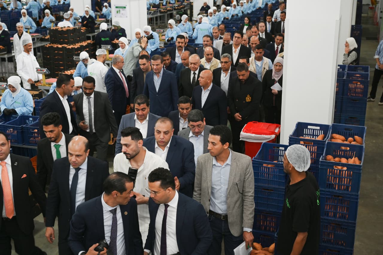 الوزير يفتتح مصنع أجرو جرين لتصدير الحاصلات الزراعية