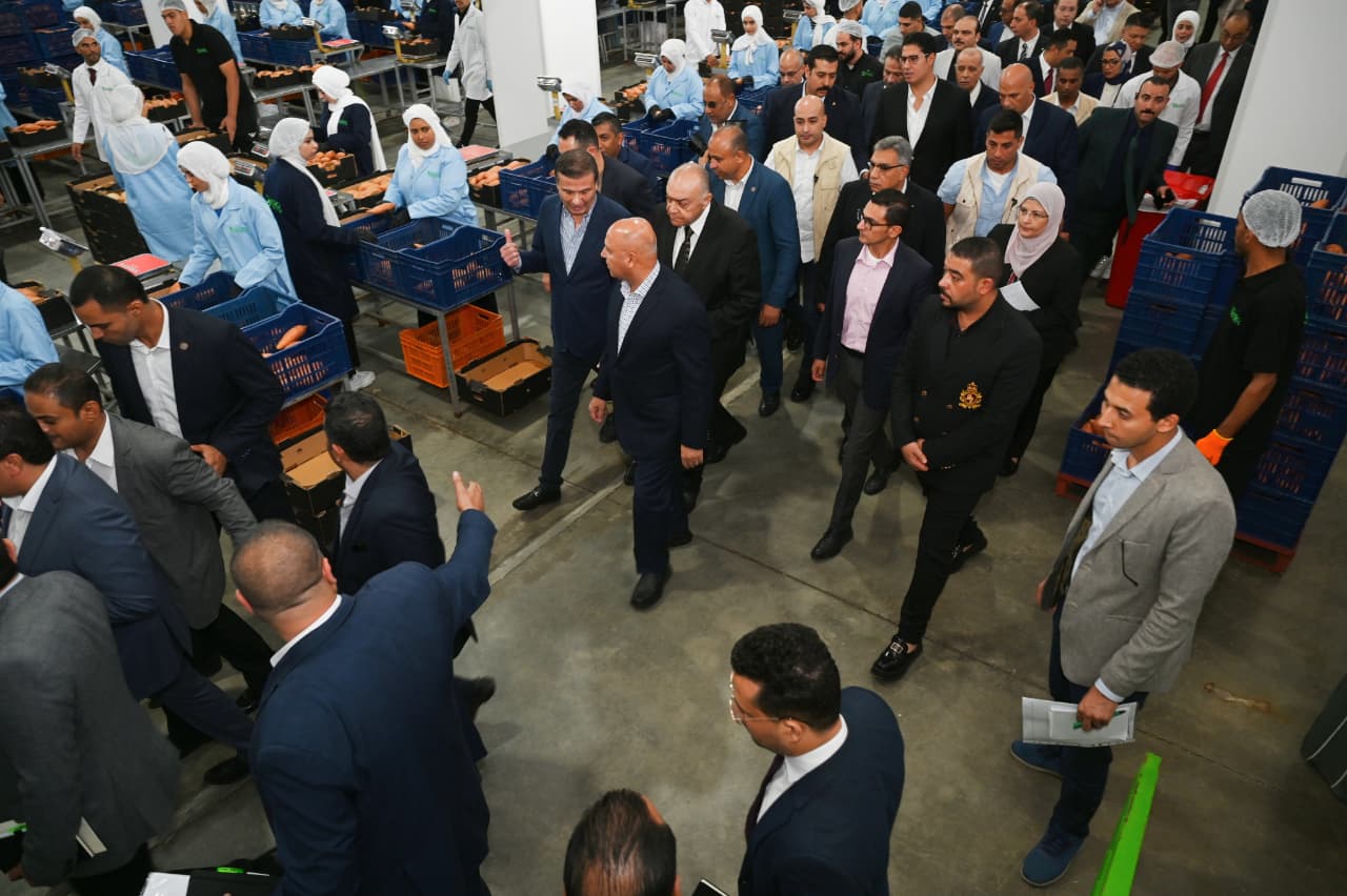 الوزير يفتتح مصنع أجرو جرين لتصدير الحاصلات الزراعية