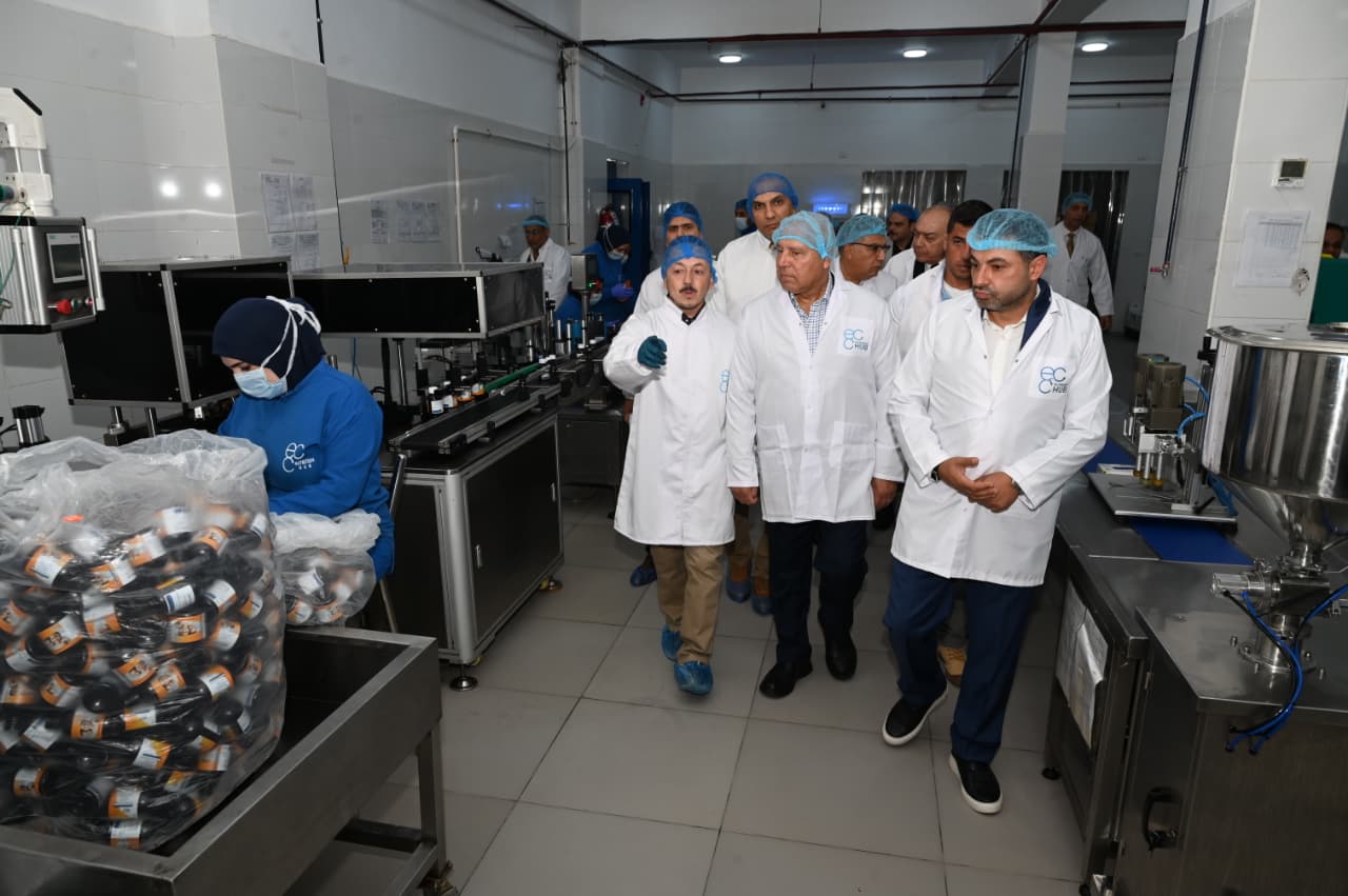 الوزير يفتتح مصنع المصرية لمستحضرات التجميل